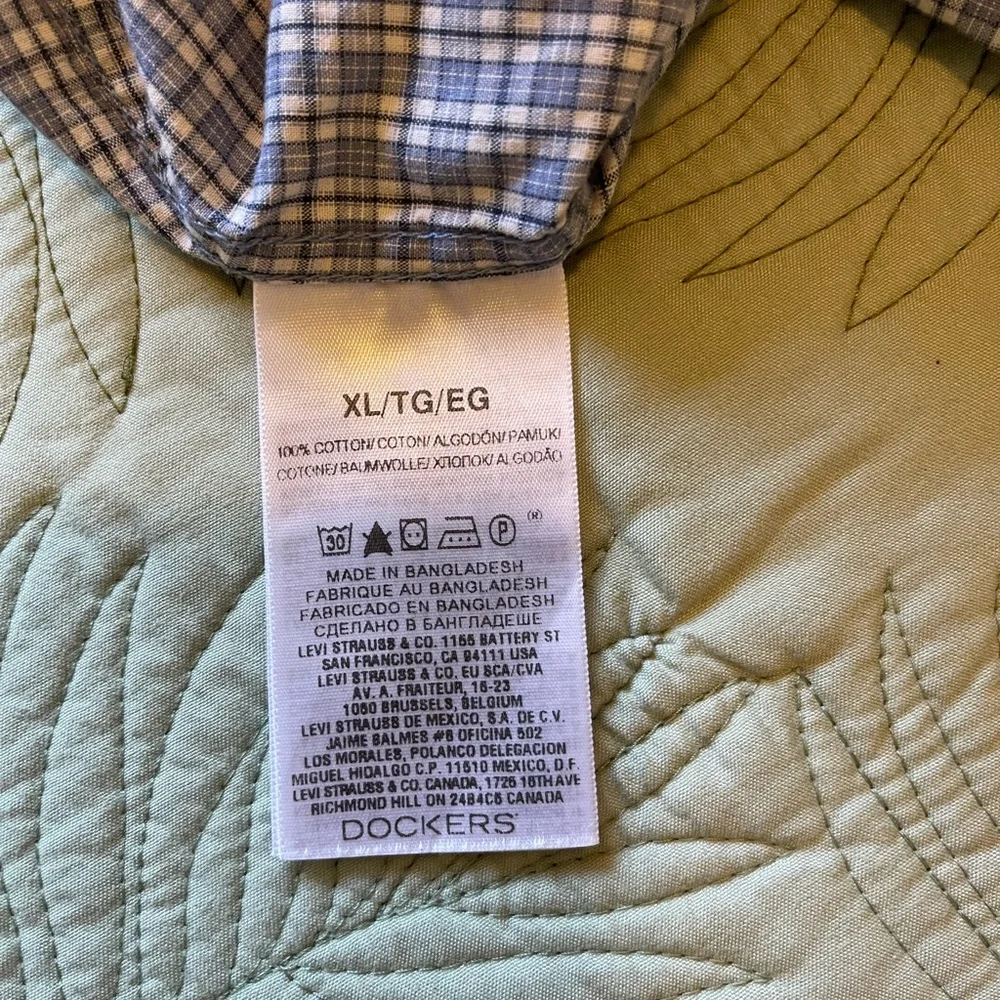 Dockers men’s long sleeve button down cotton shirt with front pocket. Size XL - Picture 8 of 8